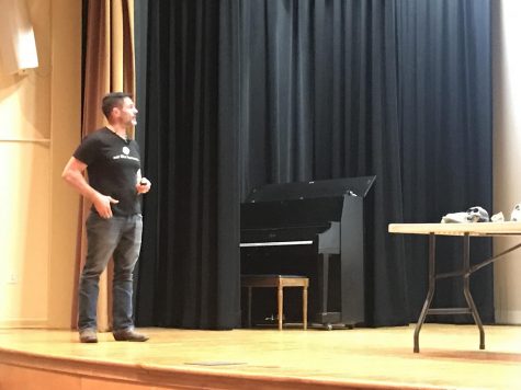 “Professor Caveman” Tells Moravian How to Eat Like a Human