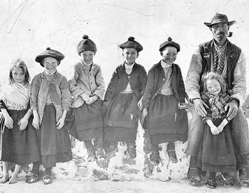 (A father and his children from the Aran Islands, County Galway, early 1920s, from inismeain.ie)