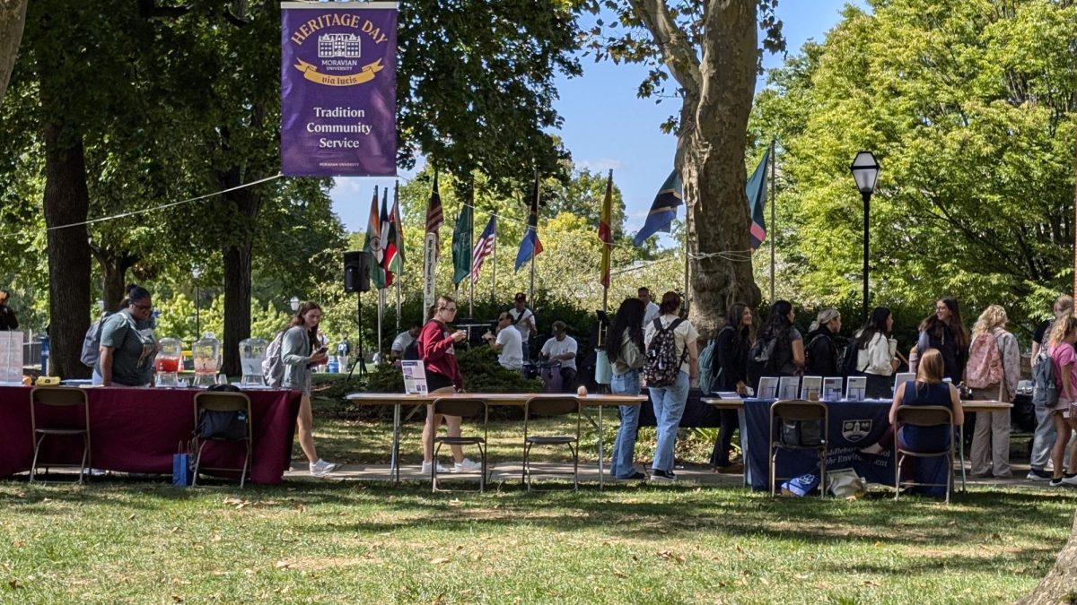 Photo by Nate Pynchon. Students at the Study Abroad Fair on Sept. 10.